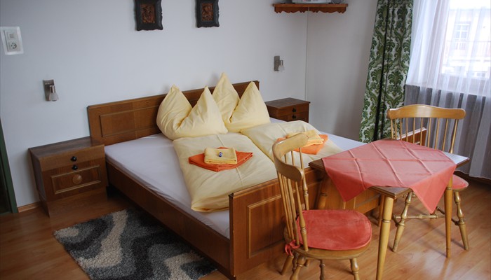 ... alle Zimmer mit WLAN und TV ...