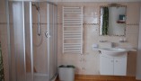 ... mit Duche und WC ...